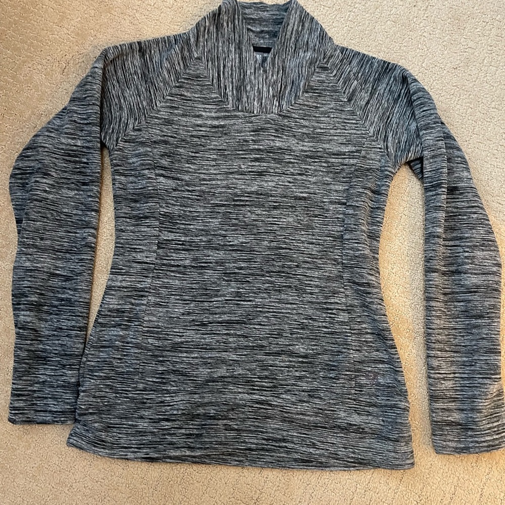 Mountain hard wear fleece pullover